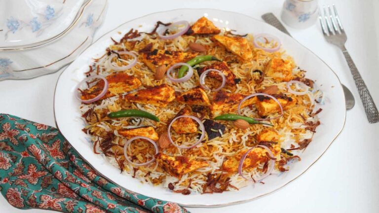 Makhani Paneer Biryani: If you are fond of eating Biryani then definitely make Makhani Biryani once, the taste will be such that you cannot forget it.