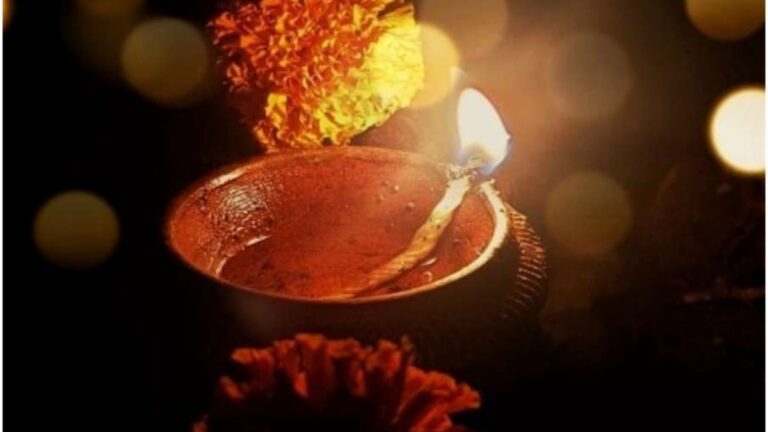 Lighting a flour lamp is beneficial, it brings happiness, peace and increase in wealth in the home.