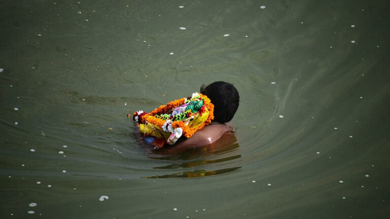 A 13-year-old student was swept away by waves, then found alive after 24 hours after Ganpati performed a miracle in the middle of the sea.