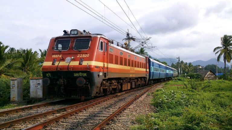 A special train will run between Mumbai-Ahmedabad for the India-Pakistan match, Western Railway has announced the details of the train.