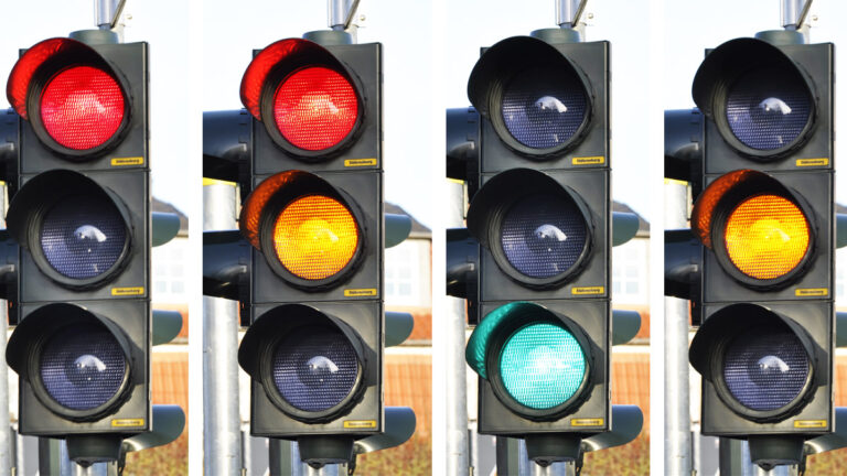 In which country there is not a single traffic light, how can vehicles move on the road without signals? know the answer