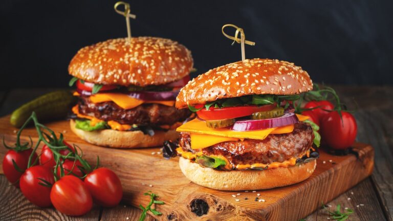 If you are a burger lover then make Aloo Tikki Burger at home, eaters will be licking their fingers...