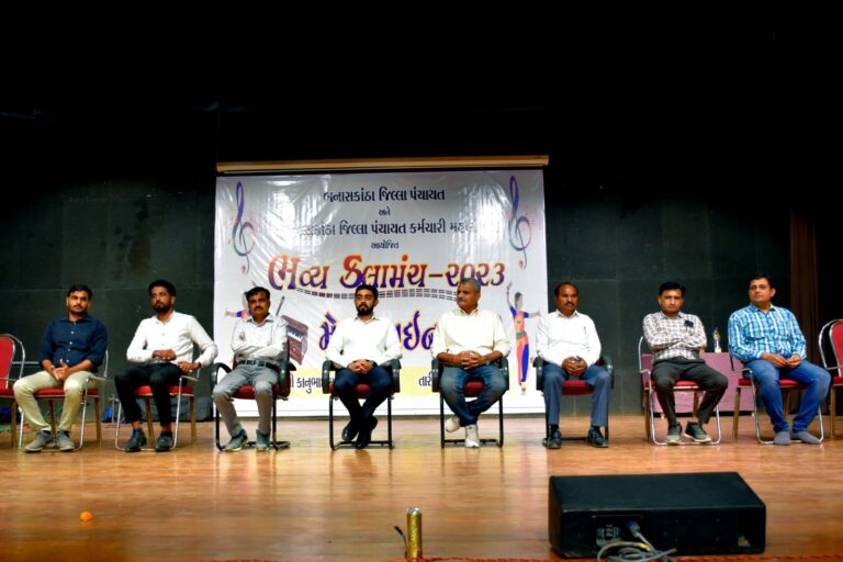 Grand Art Forum-2023 held in Palanpur in the presence of District Development Officer