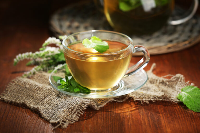 Start your day with this herbal tea, you will remain energetic throughout the day and diseases will also stay away.