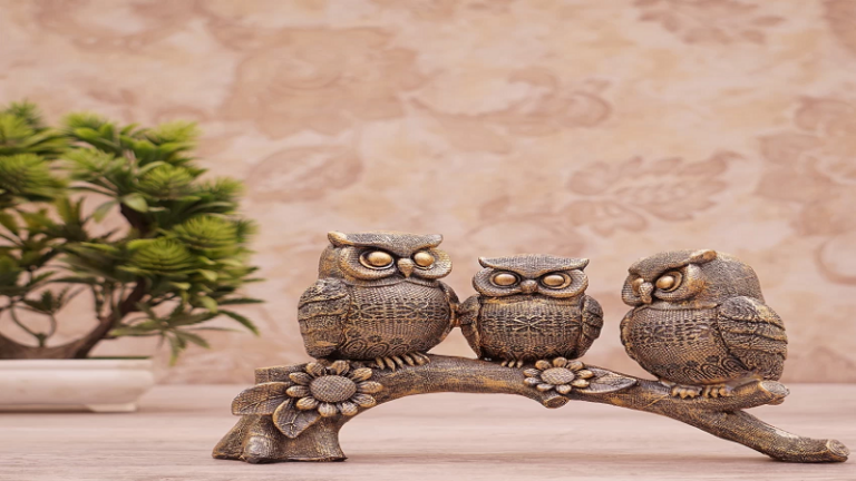 Is it auspicious to have an owl statue in the home or office? Know what Vastu Shastra says