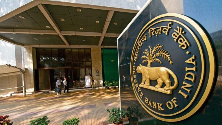 RBI fined 10 crores on 3 banks, also took action on 5 co-operative banks