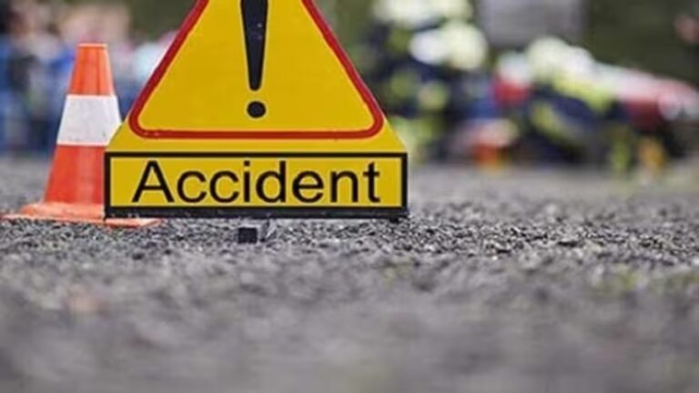 Horrific accident on Ahmedabad-Indore highway, 25 injured