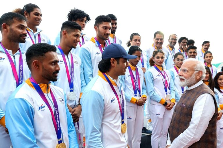 Prime Minister Modi met the Asian Para Games team at Major Dhyan Chand National Stadium, won 111 medals this time