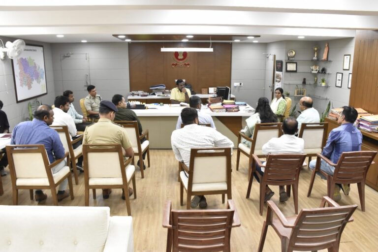 A meeting was organized for stray cattle control under the chairmanship of District Collector Shri Varun Kumar Baranwal.