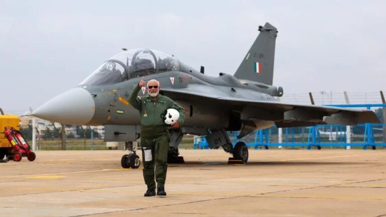 PM Narendra Modi flew in fighter plane Tejas, see amazing pictures