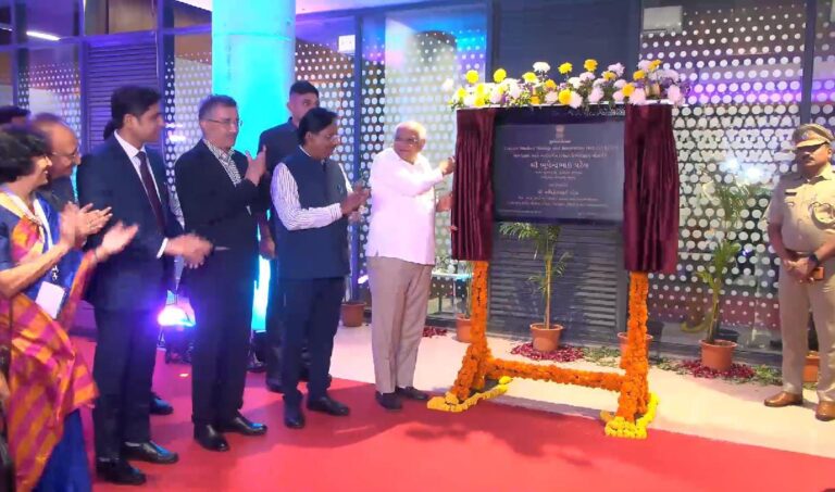 Inaugurating the state-of-the-art complex of Gujarat Student Startup and Innovation Hub (i-Hub) by the Chief Minister giving a new direction to the goal of 'Idea to Enterprise'