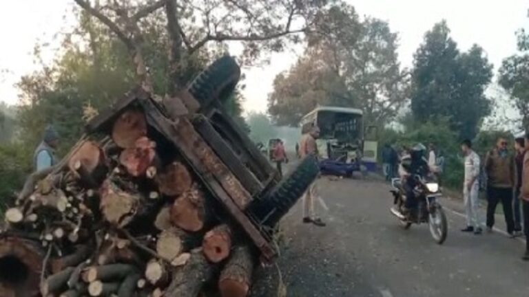 Horrific accident between bus and tractor near Anandana Petlad 5 people seriously injured