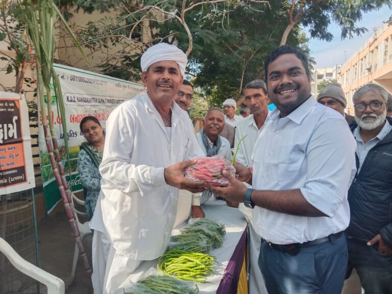 At Palanpur, the Amrit Diet Festival was inaugurated in the inspiring presence of District Collector Mr. Varunkumar Baranwal.