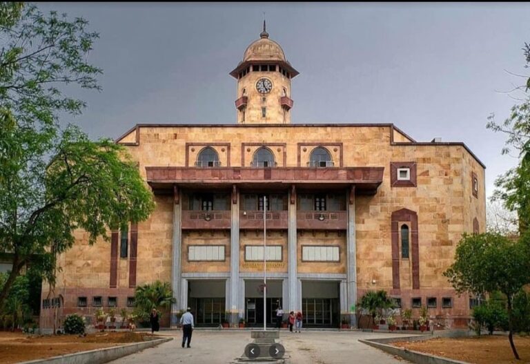 Gujarat University has become a university of garbage, heaps of dirt everywhere despite spending lakhs of rupees on cleaning.