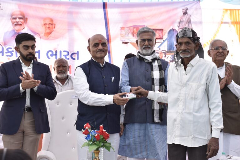 'Viksit Bharat Sankalp Yatra' was held at Jalotara and Sasam in the presence of Union Minister of State for Finance Shri Bhagwat Karad.