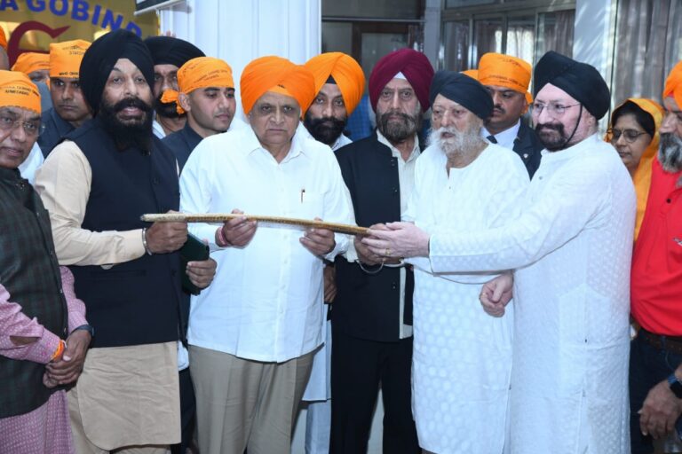 Chief Minister Bhupendra Patel visited Gurdwara at Thaltej in Ahmedabad on the occasion of Veer Bal Diwas.