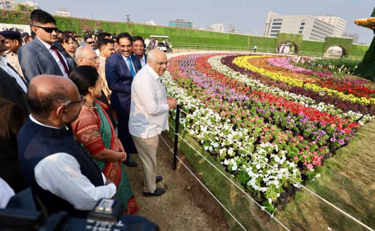 Chief Minister inaugurating the 'Vibrant Ahmedabad Flower Show 2024'