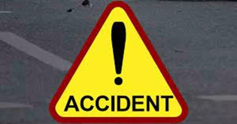 Accident between truck and two cars on Ahmedabad highway, 3 dead on the spot