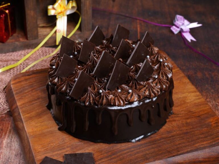 Greet guests with a delicious chocolate cake, an easy way to make a name for yourself