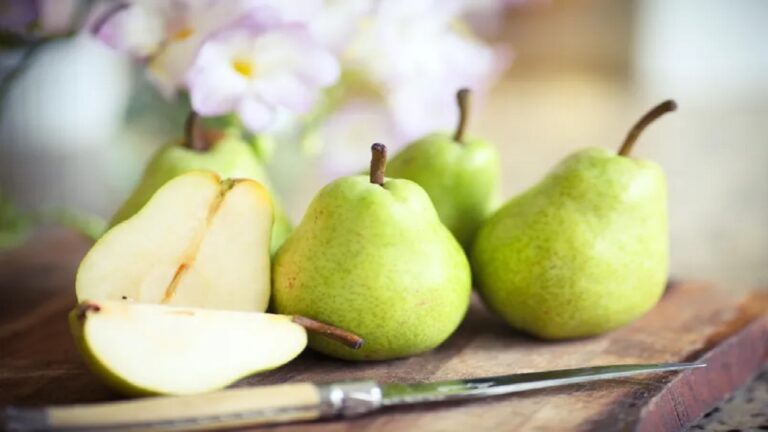 Pears protect against osteoporosis, so include them in your winter diet