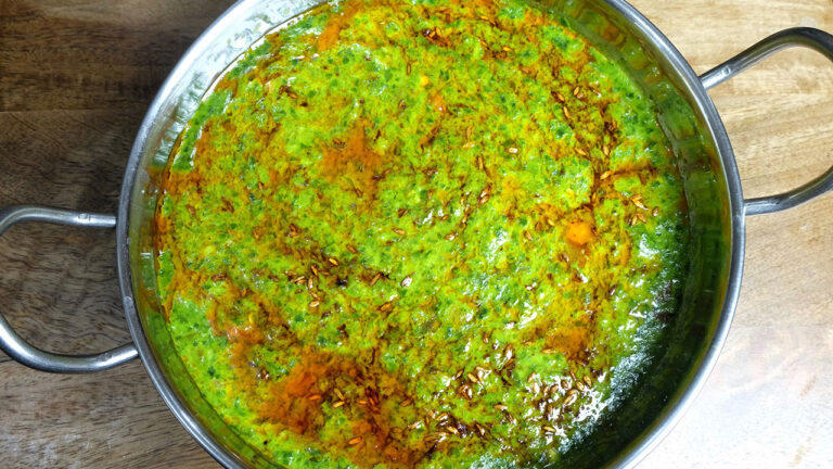 Spinach curry will be fun to eat in winter, prepare it in this way by applying tadka.