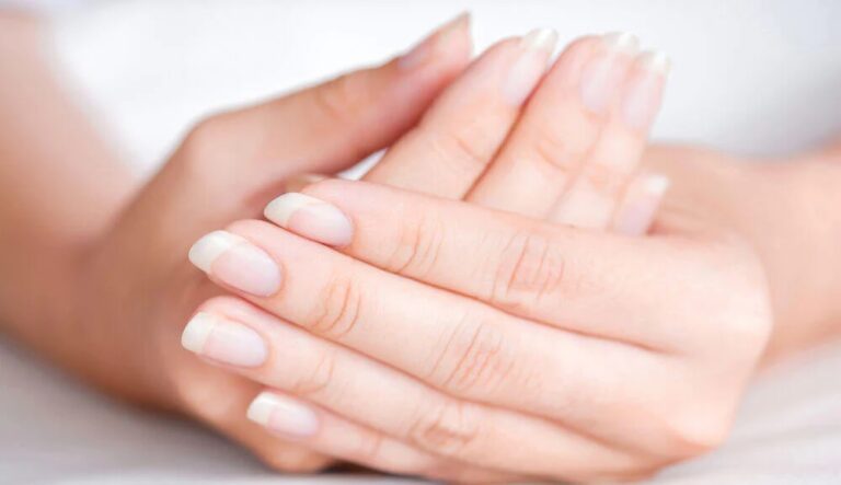 Take care of nails in this way, its shine will always be maintained