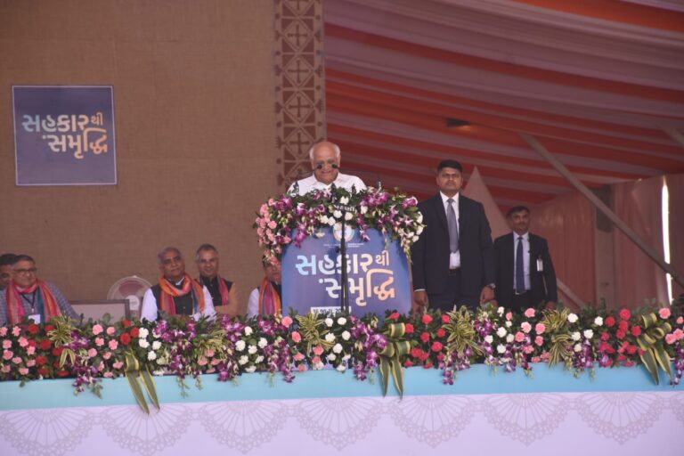 The inauguration and launch of various projects of the cooperative sector was done at Deodar by the CM of Gujarat.