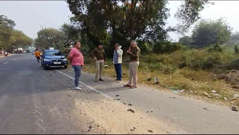 Horrific road accident near Jharola in Borsad, 3 die on the spot after a speeding car collides with a bike