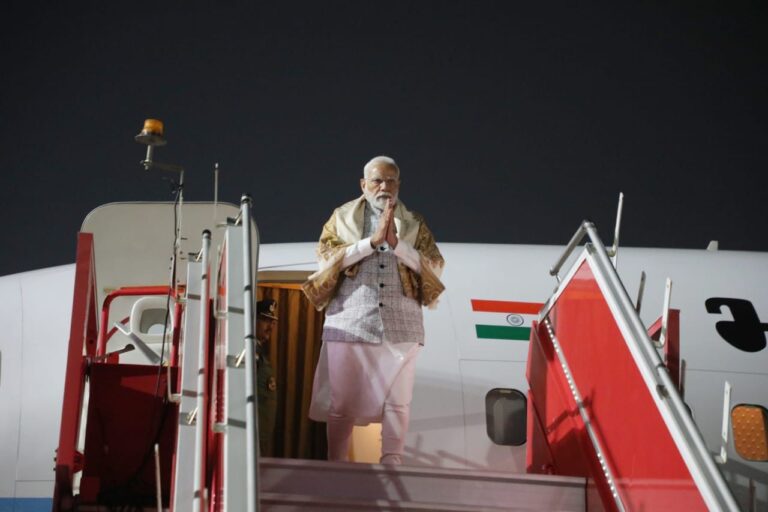 Prime Minister Narendrabhai Modi, who arrived in Gujarat, received a warm welcome at the Ahmedabad airport