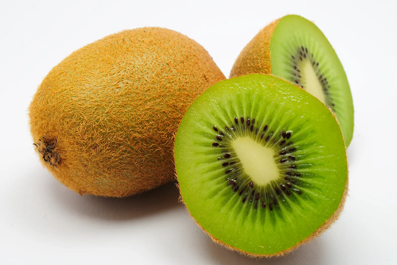 Kiwi Benefits : સ્વાસ્થ્ય સુધારવાની સાથે કીવી ત્વચાને સુધારે છે, આ 5 કારણોથી તમારે તેને તમારા આહારનો ભાગ પણ બનાવવો જોઈએ.