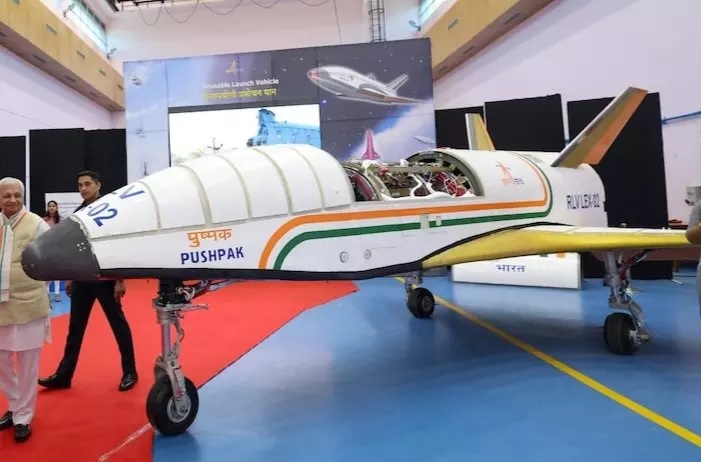 Pushpak Aircraft : ઈસરોએ લોન્ચ કર્યું 21મી સદીનું 'પુષ્પક વિમાન', આકાશમાં બતાવ્યું તેનું પરાક્રમ