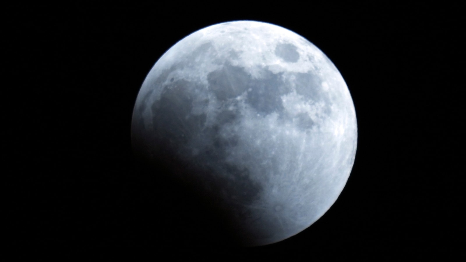 Shadow of lunar eclipse after 100 years on Holi, auspicious sign for these 5 zodiac signs