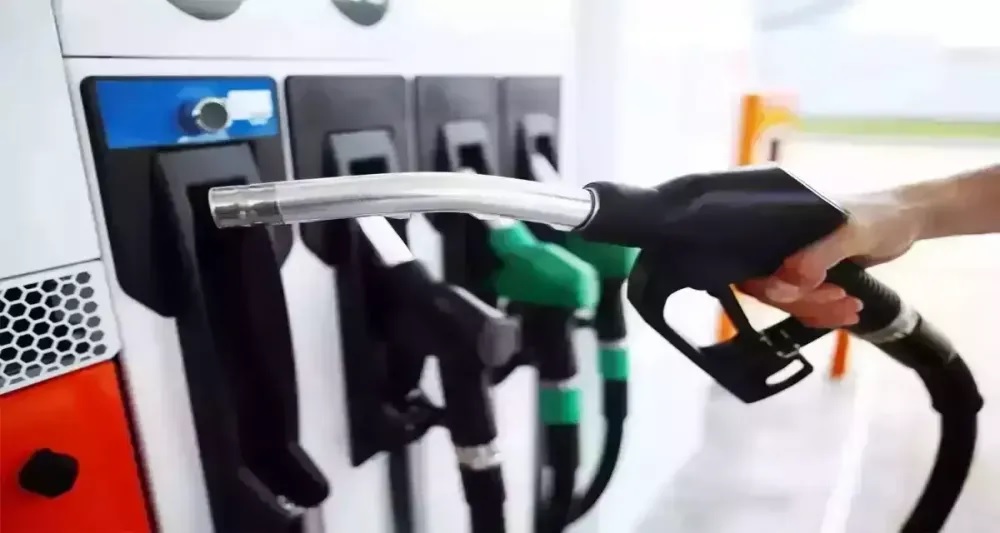 Petrol Diesel Price: દેશમાં પેટ્રોલ અને ડીઝલના ભાવમાં થયો ફેરફાર, ગુજરાત-હરિયાણા સહિતના આ રાજ્યોમાં વધ્યો ભાવ