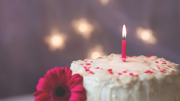 What is the history of birthday cake, know why cake is cut on birthday.