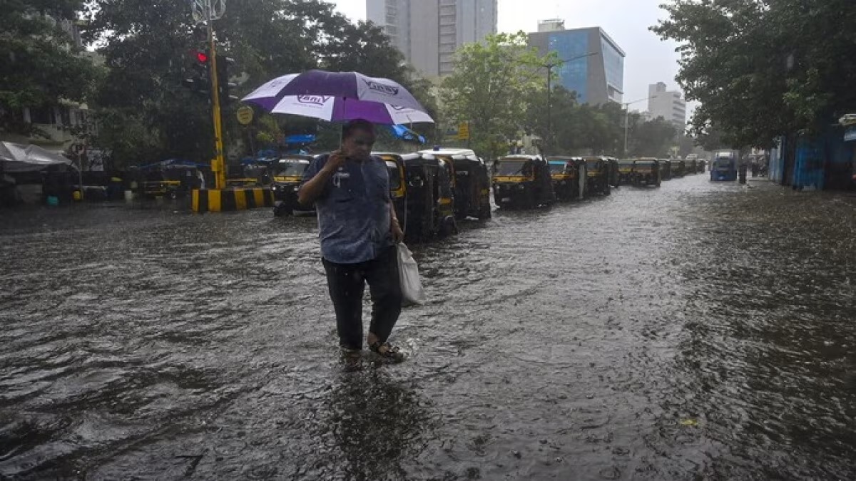 big update on rains : ગાભા કાઢતી ગરમીની વચ્ચે વરસાદને લઈને આવ્યું મોટું અપડેટ, આ રાજ્યોમાં ભારે વરસાદ પડશે