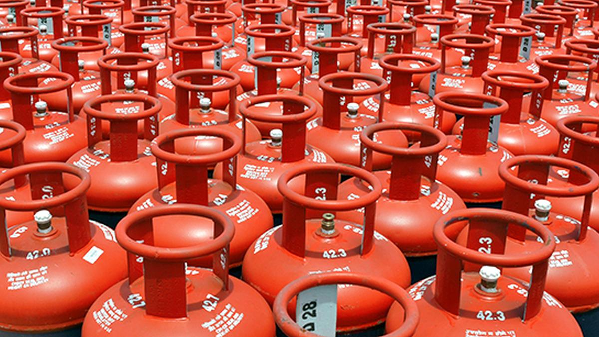 lpg cylinder : કપાઈ શકે છે તમારું ગેસ કનેક્શન! જલ્દી થી કરી લ્યો આ કામ