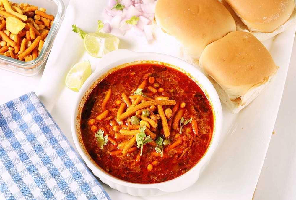 Misal Pav : વેદેશમાં રહીને પણ મિસળ પાવ ની મજા માણો, આ ટિપ્સ સાથે તૈયાર કરો  