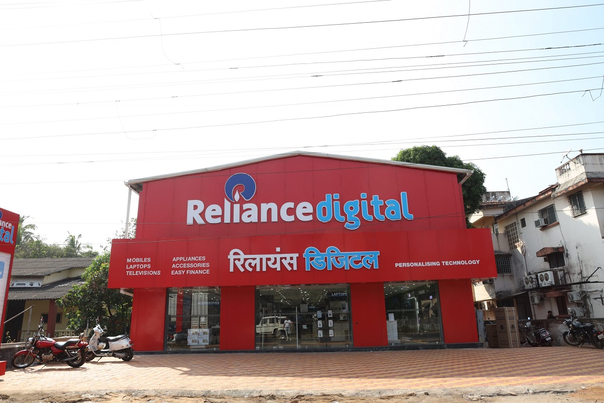 Reliance Digital Discount : ફ્લિપકાર્ટ કે એમેઝોન પર નહીં પણ આ જગ્યા એ મળશે iPhone અને MacBook પર બમ્પર ડિસ્કાઉન્ટ, શરુ થયો સેલ