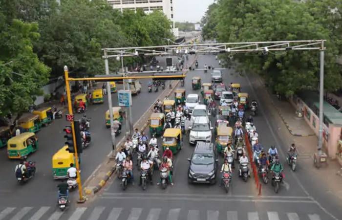 Ahmedabad: હવે અમદાવાદમાં તડકાના તાપમાં સિગ્નલ પર રોકાવું નહીં પડે, બપોરે 100 સિગ્નલ રહેશે બંધ