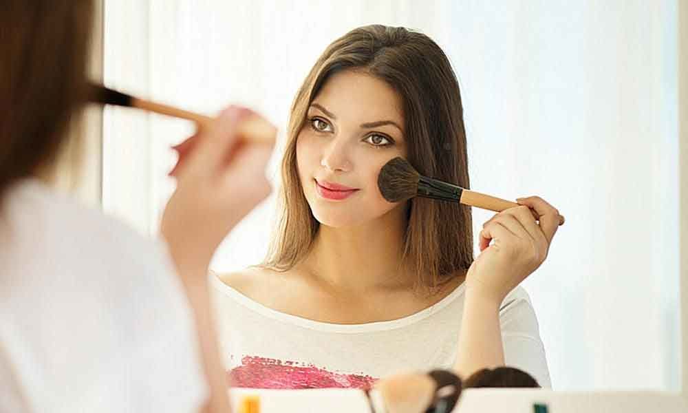 Summer Makeup Tips: જો તમે પણ ઉનાળામાં મેકઅપ કરો છો તો, રાખો આ બાબતોનું ખાસ ધ્યાન