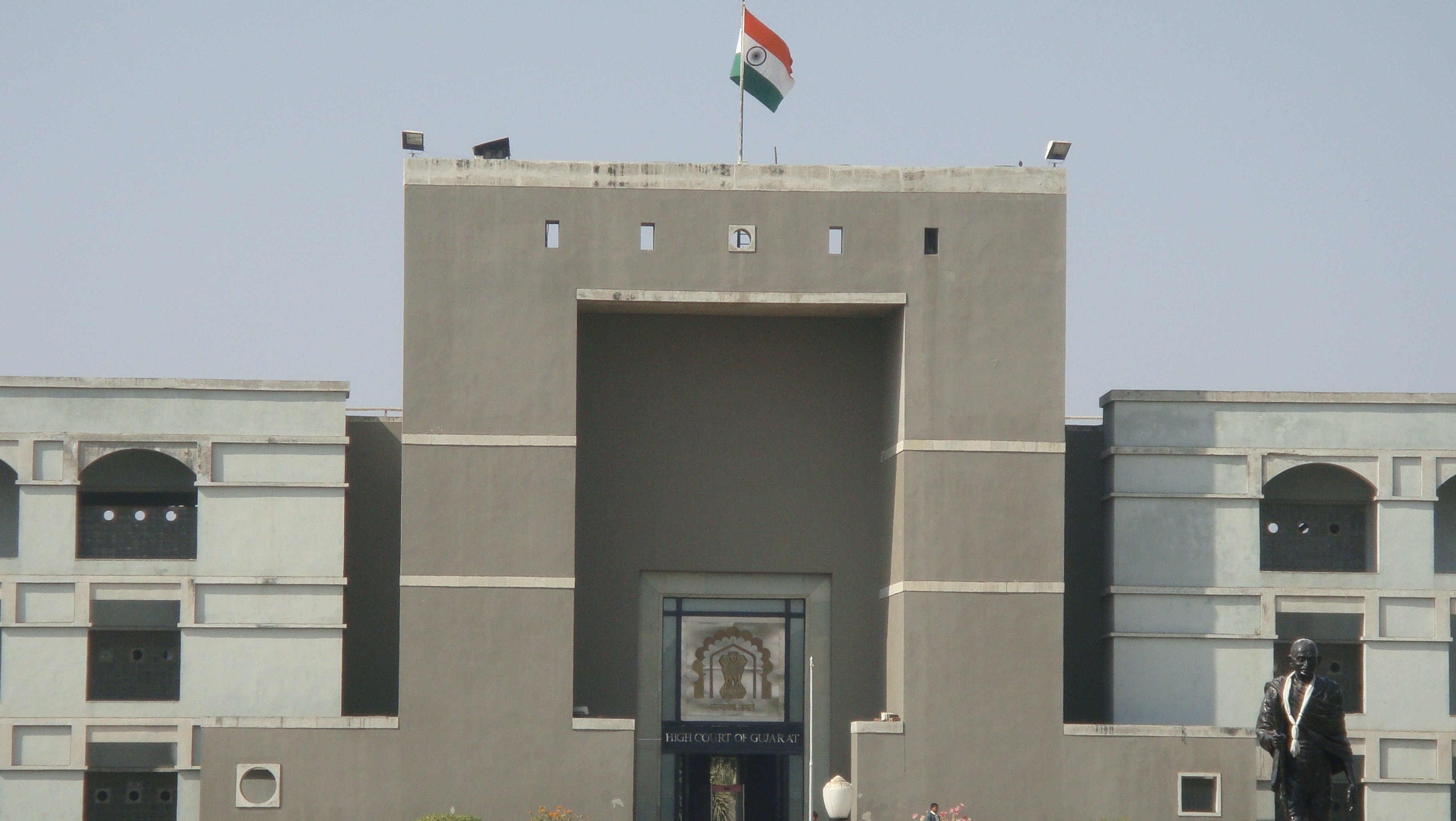 Gujarat High Court : સુરતમાં ભાજપની જીતને પડકારતી PIL પર તાત્કાલિક સુનાવણી નહીં, HCએ આપ્યો આવો જવાબ