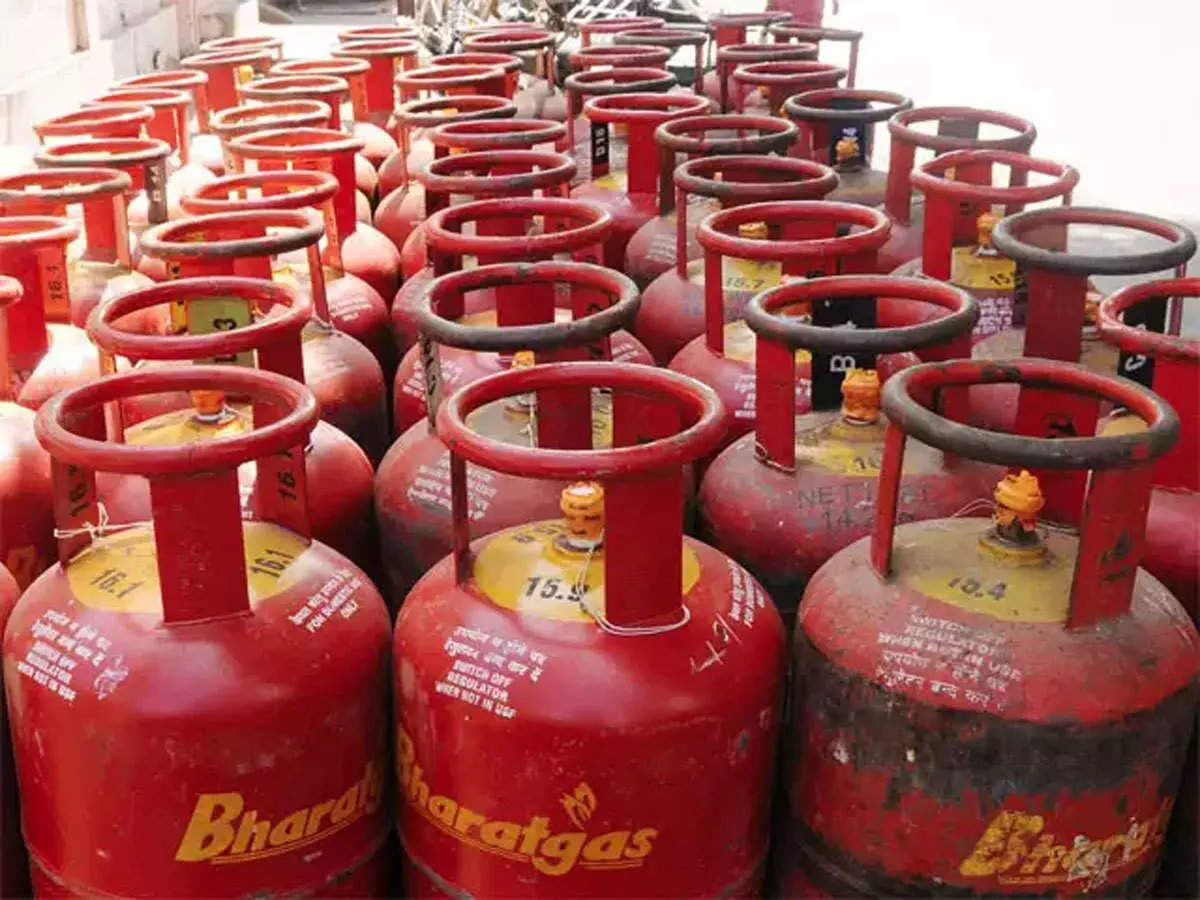 LPG Price: ચૂંટણી પહેલા ગૃહિણીઓ ને મળ્યા રાહતના સમાચાર, રાંઘણ ગેસમાં થયો આટલો ઘટાડો