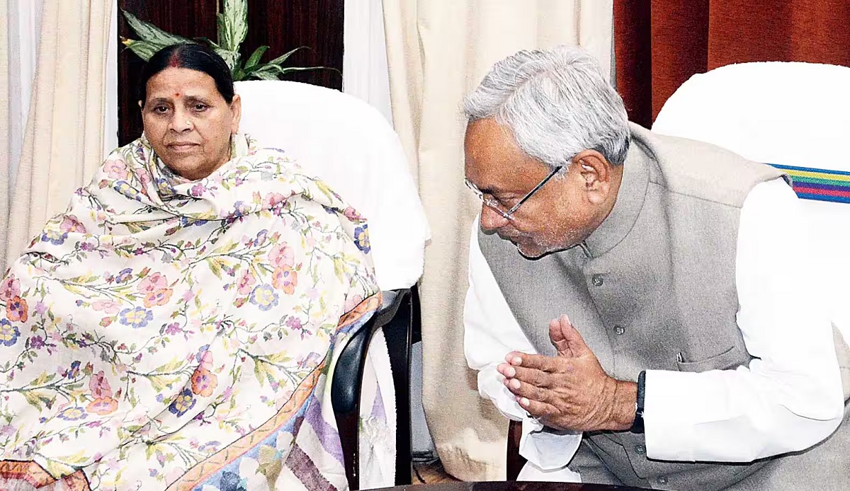 Rabri Devi : ચૂંટણી દરમિયાન એકાએક નીતીશ સાથે જોવા મળી આ નેતા, બિહારના CMએ રચ્યો ઈતિહાસ; રાજકારણમાં આવ્યો ભૂકંપ