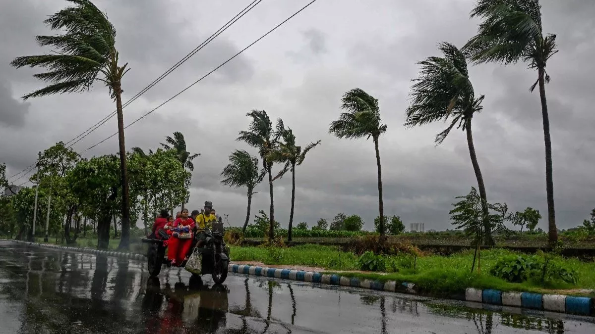 Cyclone Remal: ભારે પવન સાથે રેમલ પહોંચ્યું બંગાળ, ત્રિપુરા સરકારે બહાર પાડી કડક સૂચનાઓ