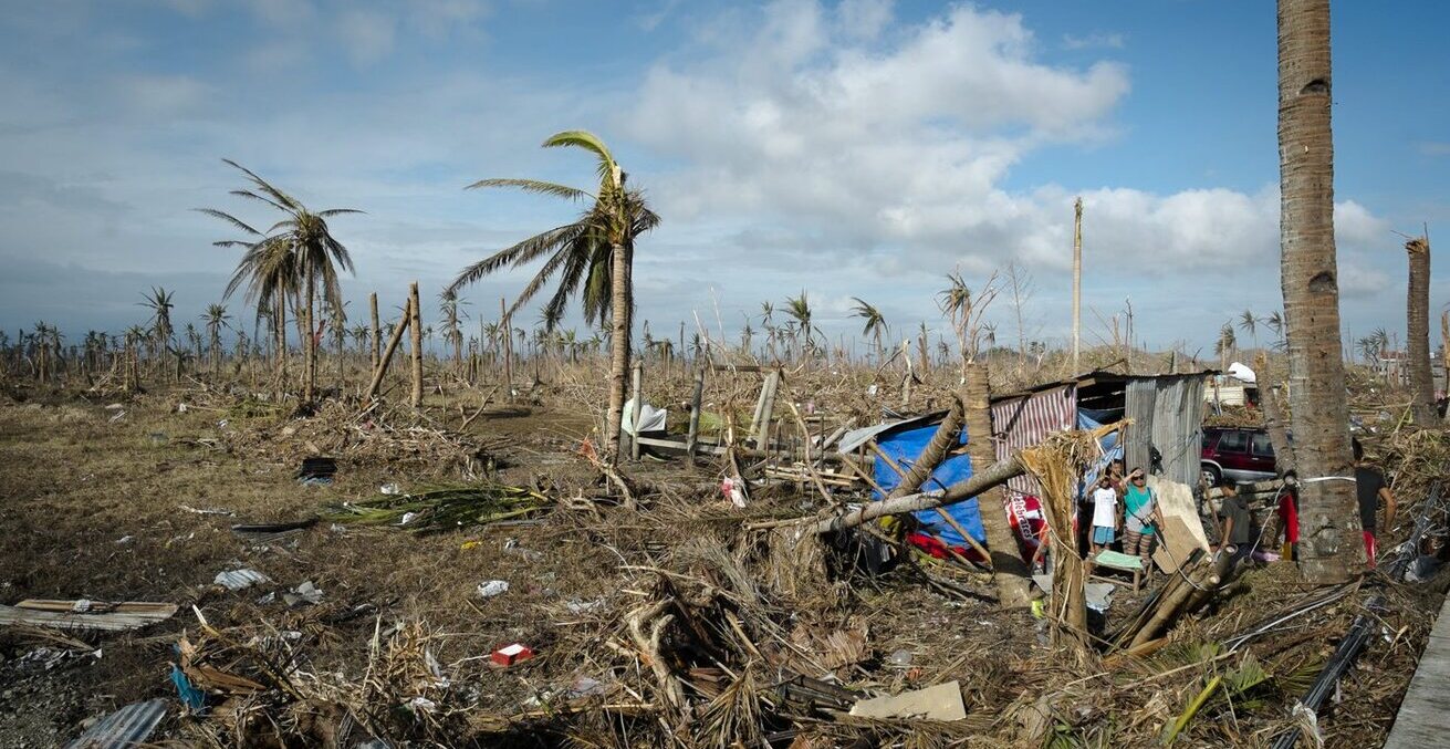 Philippines Typhoon : ફિલિપાઇન્સમાં તોફાનથી ભારે તબાહી, સાત લોકો માર્યા ગયા; એરપોર્ટ-બંદરની કામગીરીને અસર