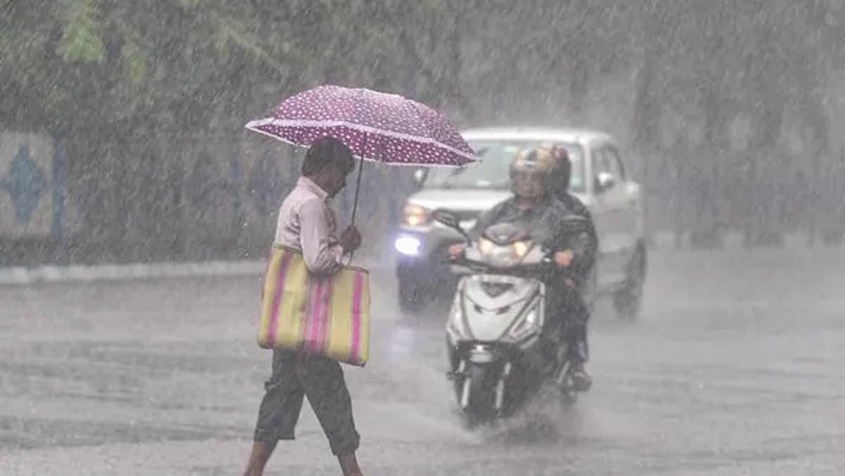 Weather Update: ગુજરાતમાં ચૂંટણી વચ્ચે હવામાનમાં આવ્યો પલટો, આ જિલ્લામાં પડ્યો વરસાદ