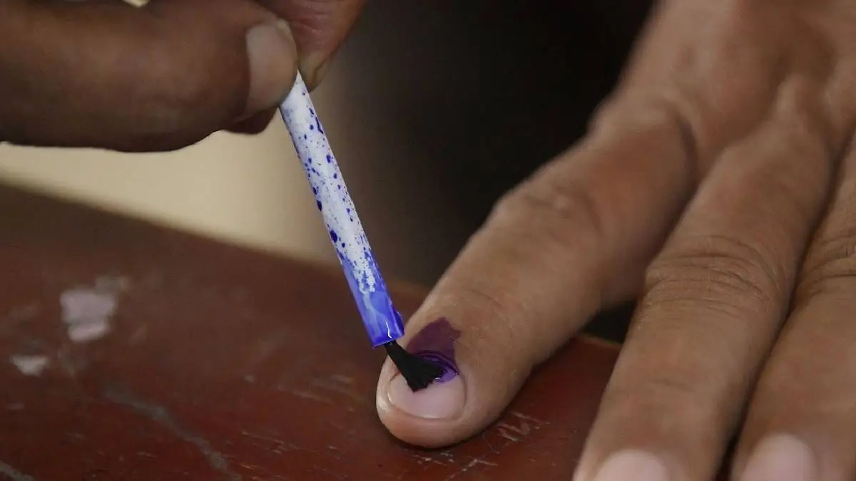 Election ink: ચૂંટણીની શાહીમાં એવું શું છે જે લગાવ્યા પછી સરળતાથી ભૂંસી શકાતી નથી?