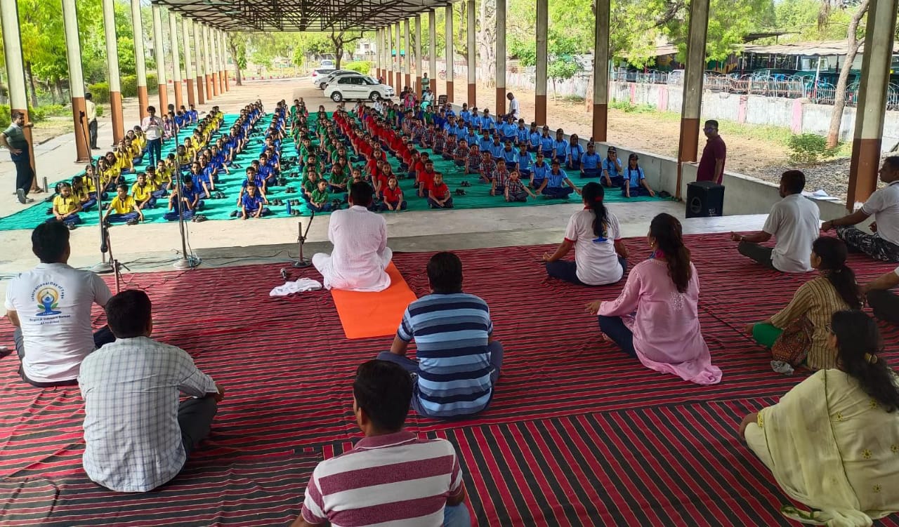 International Yoga Day : પાલનપુર દ્વારા દાંતીવાડા ખાતે વિશ્વ યોગ દિવસની ઉજવણી કરાઈ, આવી પ્રવૃતિઓ દ્વારા સમજાવાયું યોગનું મહત્વ