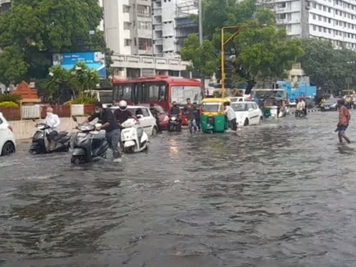 Gujarat Monsoon : ગુજરાતના અનેક જિલ્લાઓમાં છવાયો વરસાદી માહોલ, જાણો હવામાન વિભાગની આગાહી