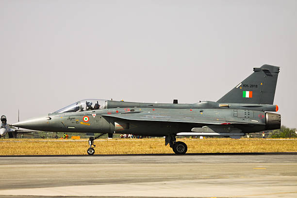 Tejas fighter Jet: ફાઈટર પ્લેન ઓછા ઇંધણ પર ઉડતું રહ્યું કલાકો સુધી, પછી કરવું પડ્યું આવું કામ